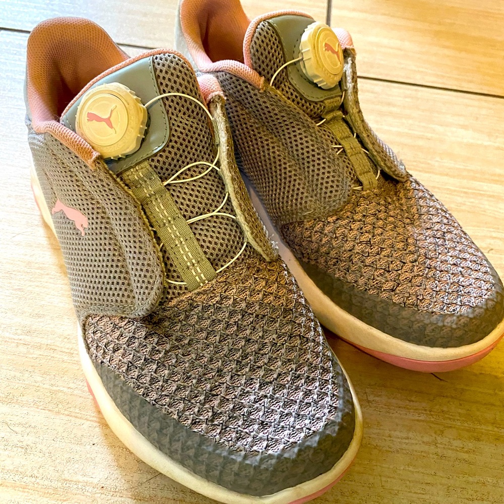 Puma Girls Golf Shoes GUC size 4